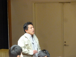 講師
